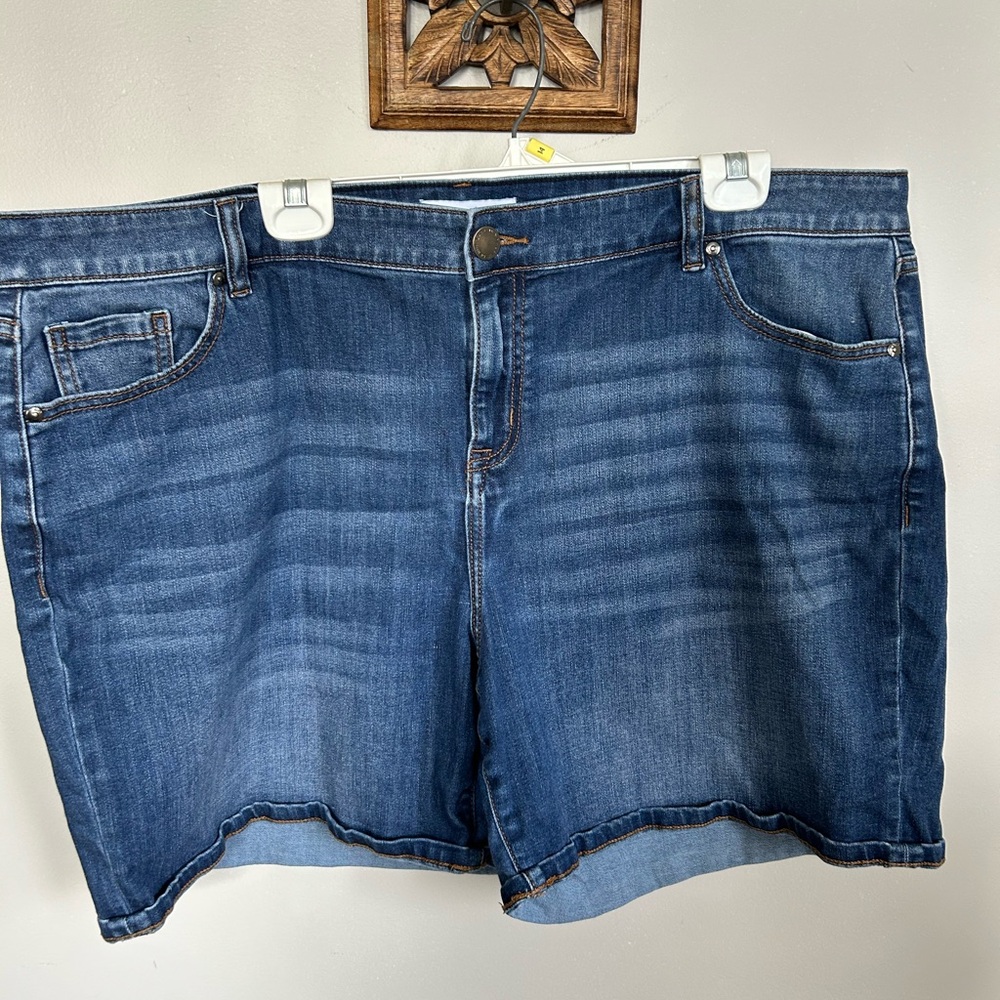 Lane Bryant Classic Blue Denim Shorts in size 20, longer inseam 7”